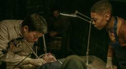 Кадр из фильма "Битва за Землю " - 2