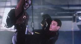 Кадр из фильма "Цена измены" - 1