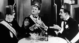 Кадр из фильма "Сыновья пустыни" - 1