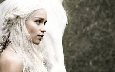 15 неизвестных фактов об «Игре престолов»: порнопрошлое, парик Дейнерис и sexposition