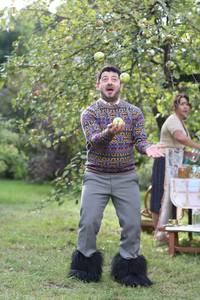 Кадр Подарок с характером