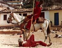 Кадр Дракон зла против святого воителя