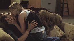 Кадр из фильма "Дом в конце улицы" - 1