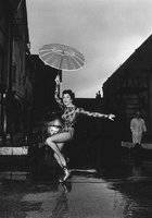 Лесли Карон