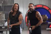 Кадр Мачете убивает