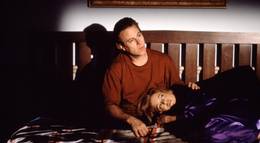 Кадр из фильма "Обман" - 2