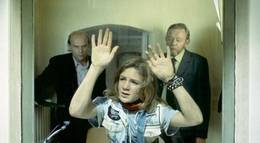 Кадр из фильма "Отец, мать, дитя-убийца" - 1