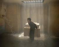 Кадр Мэрайа Мунди и шкатулка Мидаса