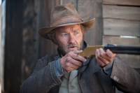 Кадр Джейн берет ружье