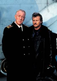 Кадр Враждебные воды