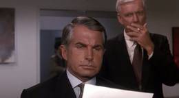 Кадр из фильма "Коломбо: Кого убила капля никотина" - 2