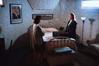 Кадр Рука, качающая колыбель