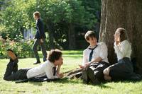 Кадр Мальчики, Гийом, к столу!