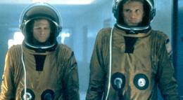 Кадр из фильма "Воздушный охотник" - 2