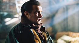 Кадр из фильма "Иностранец" - 1