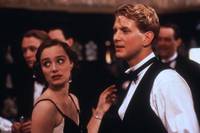 Кадр Пригоршня праха