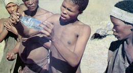 Кадр из фильма "Боги, наверное, сошли с ума" - 1