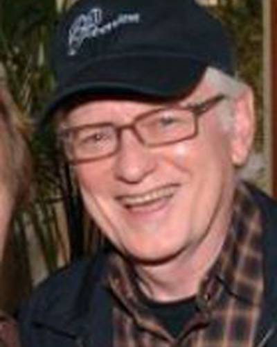 Мики Коттрелл фото