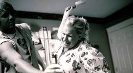 Кадр из фильма "Утопим Мону!" - 1