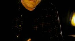 Кадр из фильма "Голый пистолет 33 1/3: Последний выпад" - 1