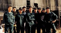 Кадр из фильма "Спасите нас" - 1