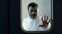 Кадр из фильма "Нечувствительный" - 2