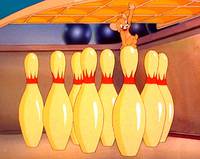 Кадр Кот играет в боулинг