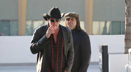 Кадр из фильма "Сматывай удочки" - 2