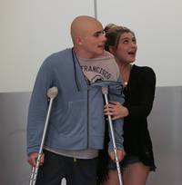 Кадр Красные браслеты 