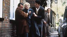 Кадр из фильма "Танец с незнакомцем" - 2