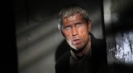 Кадр из фильма "Гость" - 2