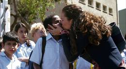 Кадр из фильма "Иди и живи" - 2