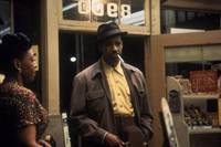 Кадр Дьявол в голубом платье