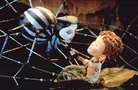 Кадр Джеймс и гигантский персик