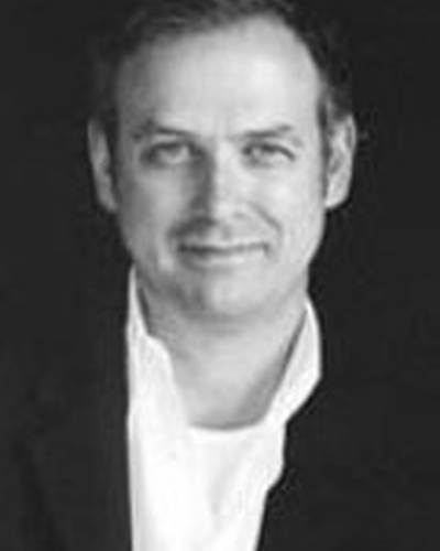 Йен Джеймс Корлетт фото