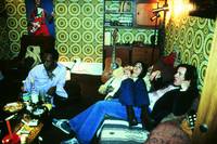 Кадр Круглосуточные тусовщики