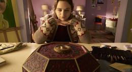 Кадр из фильма "Шкатулка (Бойся своих желаний)" - 2