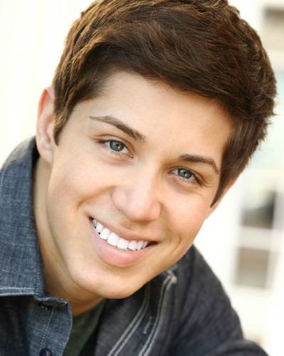 Brandon Larracuente фото