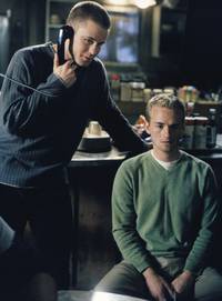 Кадр Малкольм в центре внимания