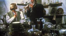 Кадр из фильма "Таинственный незнакомец" - 2