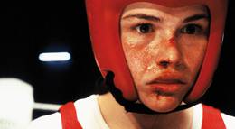 Кадр из фильма "Девушка-боксер" - 1