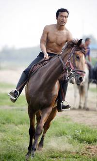 Кадр Пусть летят пули