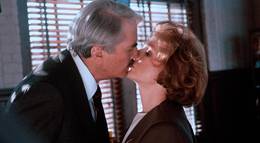 Кадр из фильма "Чужие деньги" - 1