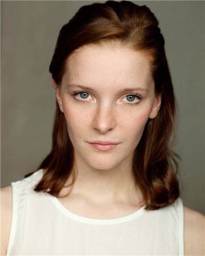 Morfydd Clark фото