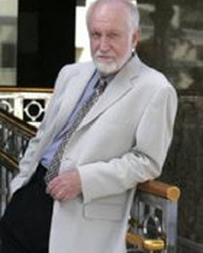 Дж. Патрик МакНамара фото