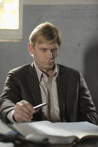 Кадр Быть человеком