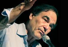 Оливер Стоун раскритиковал фильмы об Ассанже