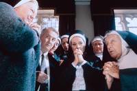 Кадр Монахини в бегах