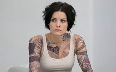 Мистика на голом теле: все о сериале «Слепое пятно»