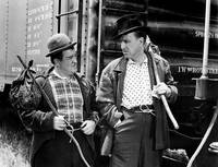 Кадр Эбботт и Костелло встречают полицейских из Кистоуна